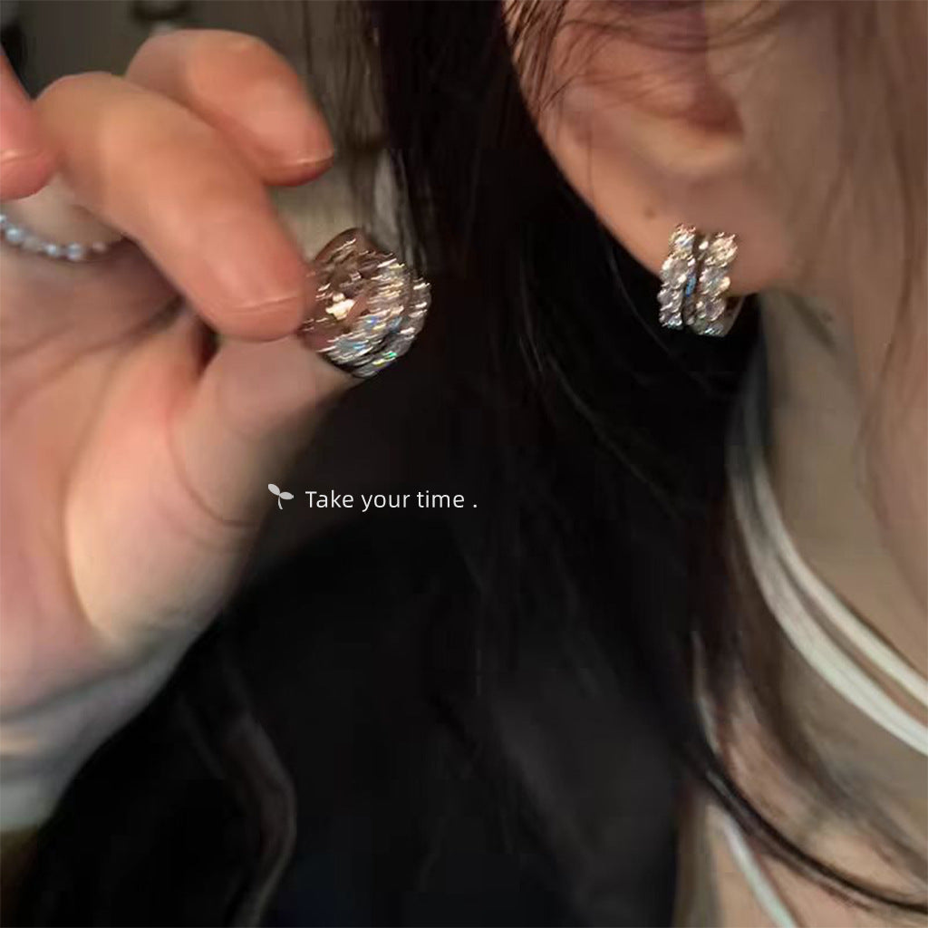 【039】Cold Wind Personality Slightly Inlaid Zircon Double Row Ear Buckle Light Luxury High End Commuting Versatile Full Zirconium Ring Temperament Ear Buckle
